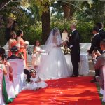 Ceremonia civil en jardín La Concepción Marbella. Español Sueco. Wedding ceremony in Marbella in Swedish and Spanish F02