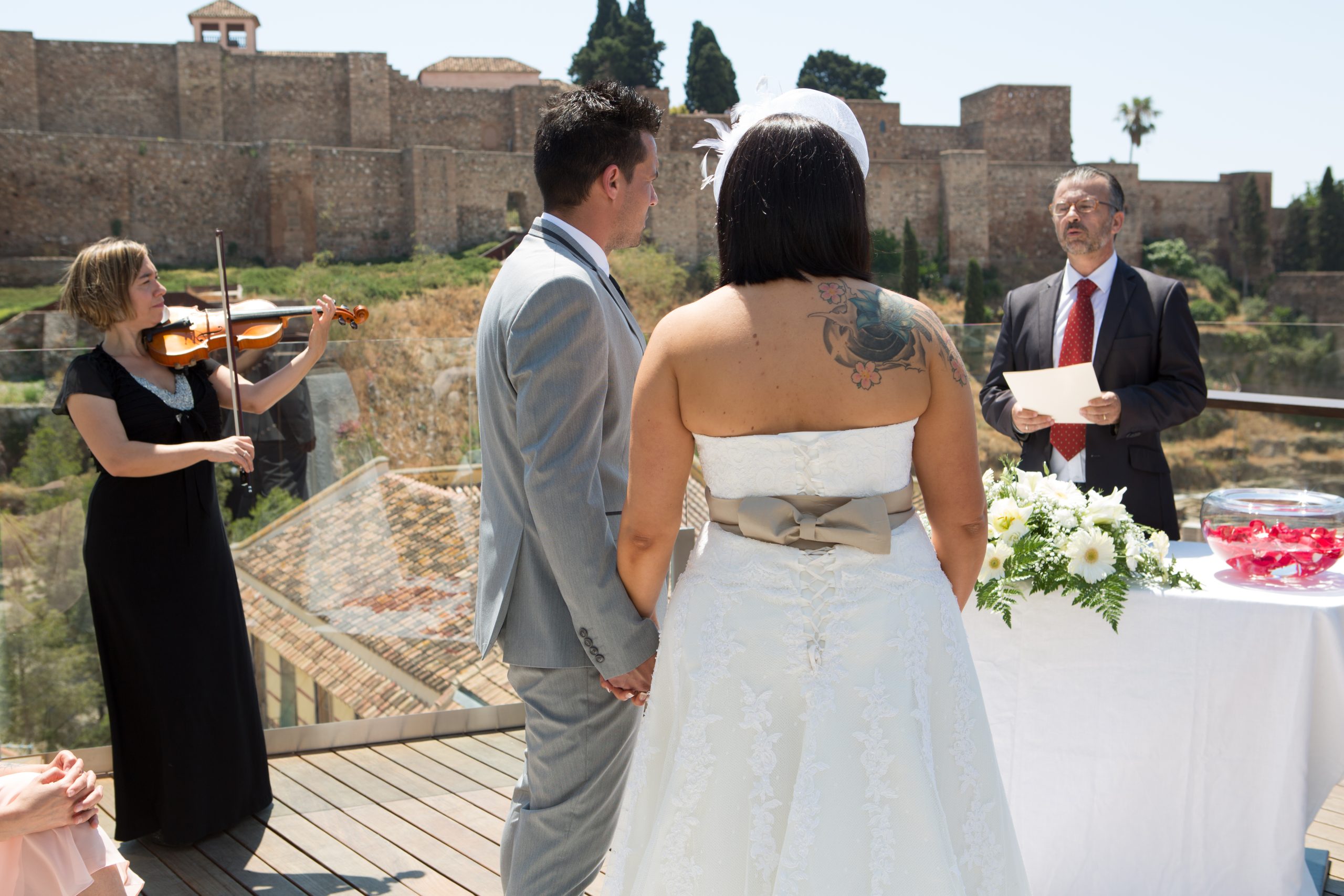 Officiant celebrant de ceremonies Marbella, Malaga, wedding minister Marbella, officiant symbolic weddings Malaga