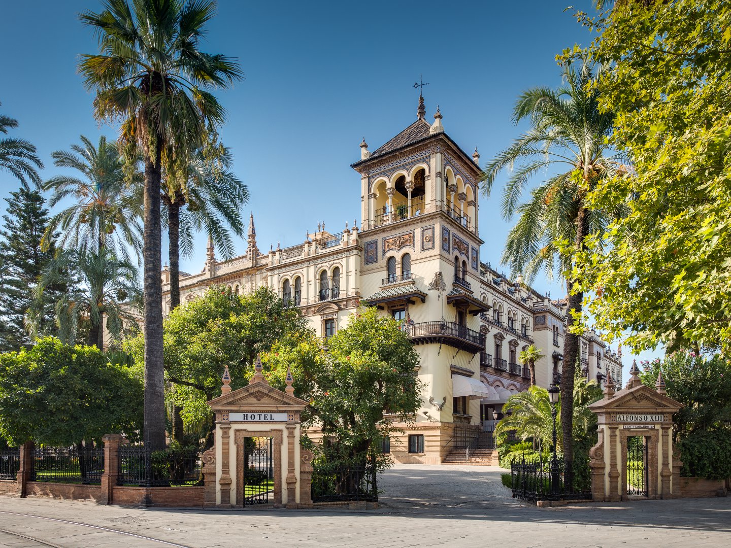 Bodas en Sevilla Wedding Minister Spanish, French, English